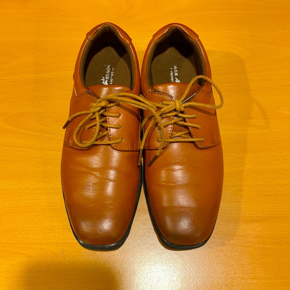 Gently Used: Boys Deer Stags Caramel Colored Dress Shoes, size 3.5 M